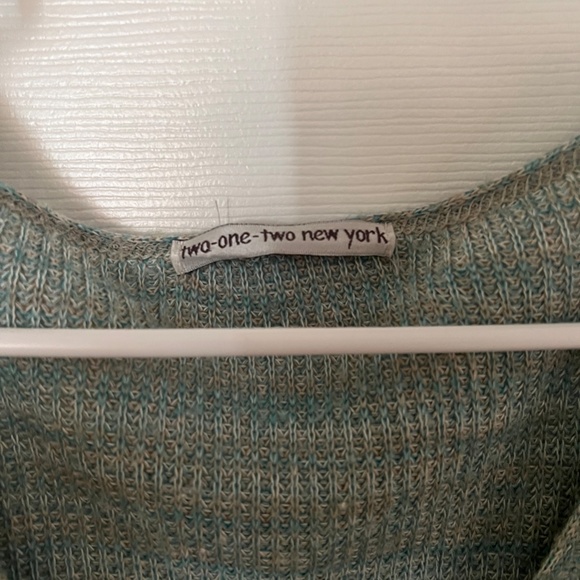 Beautiful Turquoise Pullover Sweater Top - Picture 3 of 3